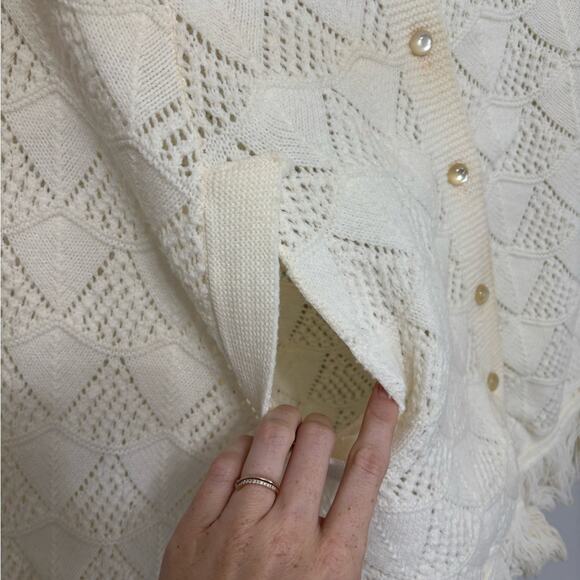 Vintage Wintuck Collared Knit Cape with Fringe in White - OS - Picture 3 of 6